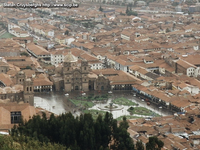 Cuzco Cuzco is nu een prachtige koloniale stad, maar voorheen was het de hoofdstad van het Inca-rijk. Naast de schitterende koloniale gebouwen tref je dan ook nog overal inca funderingen en geplaveide straten aan. Stefan Cruysberghs